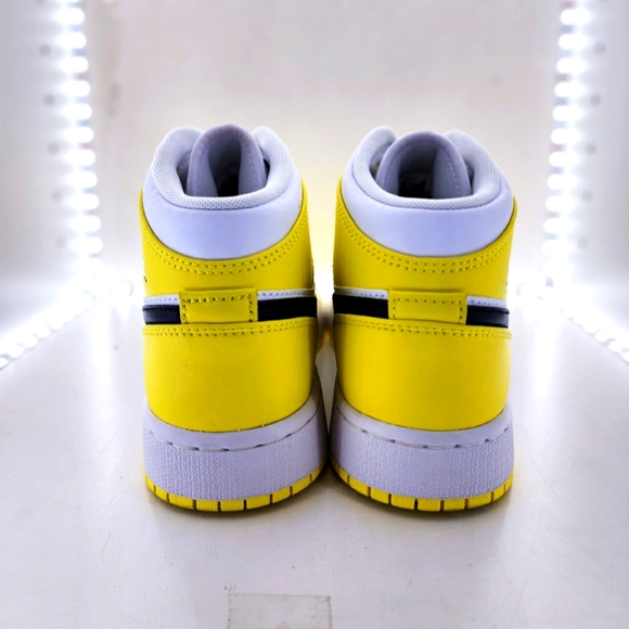 ❗️SOLD ❗️Air Jordan 1 MID | DYNAMIC YELLOW FLORAL (GS) - Picture 6 of 16